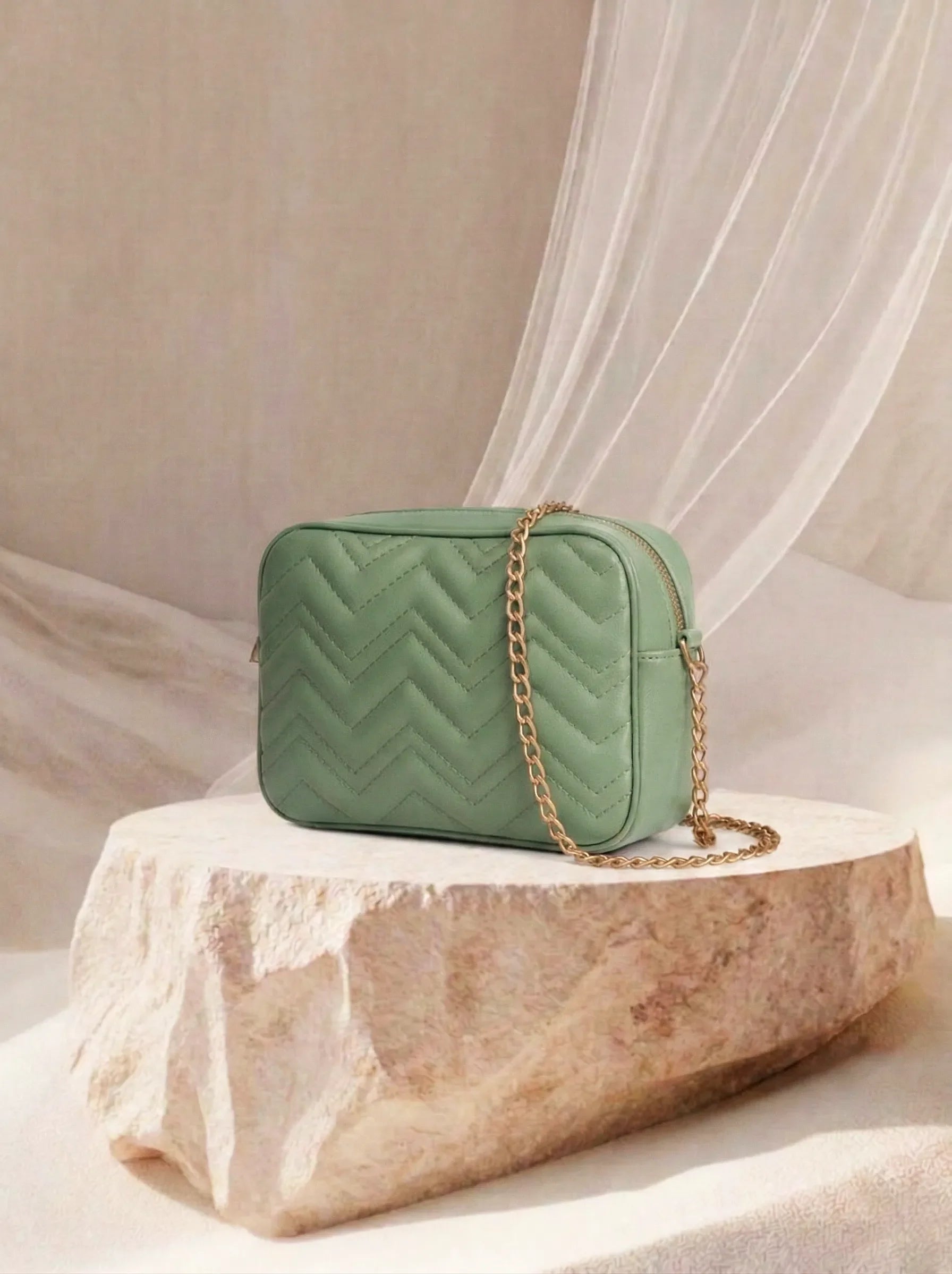AURA  GREEN