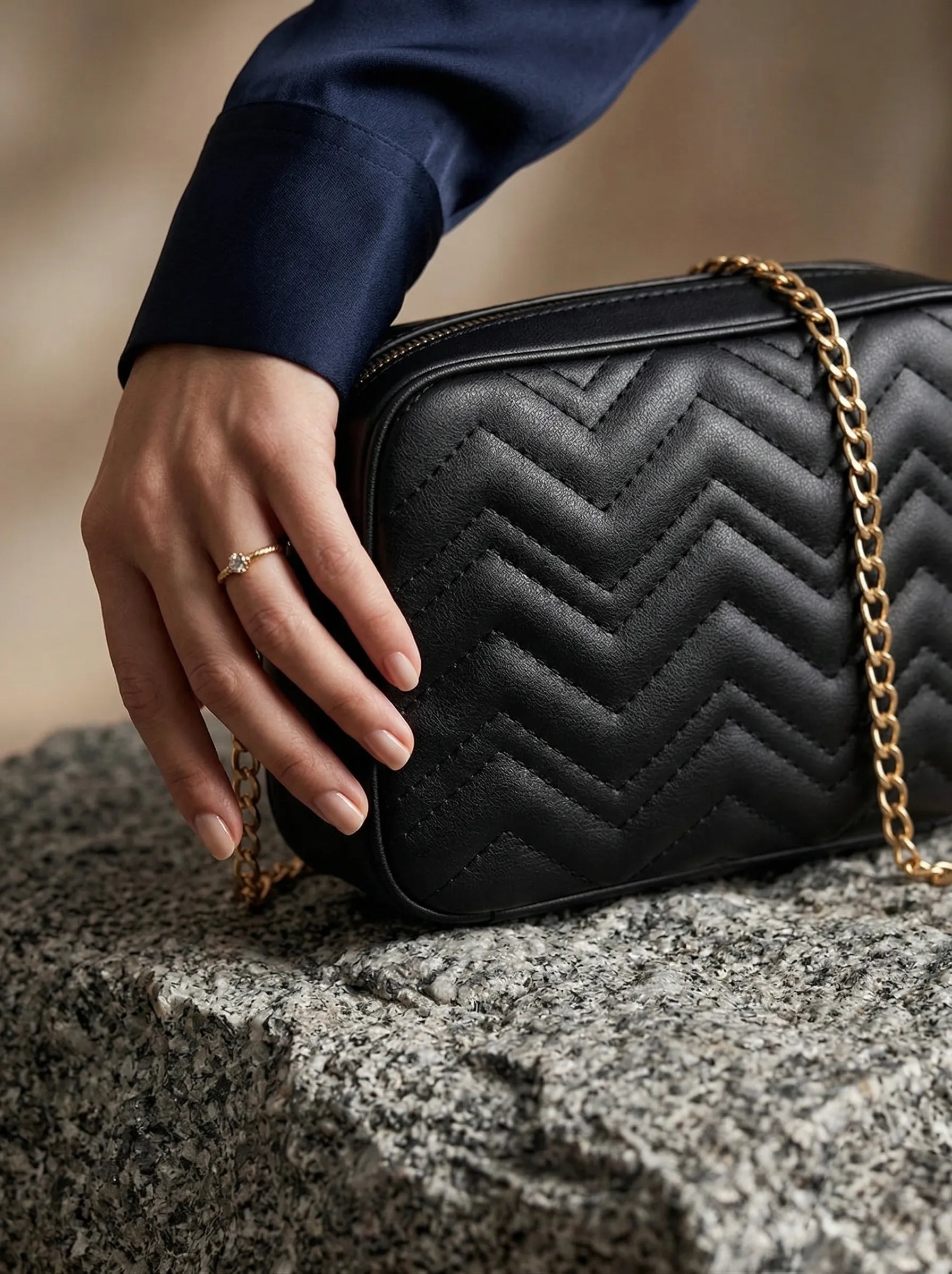AURA BLACK