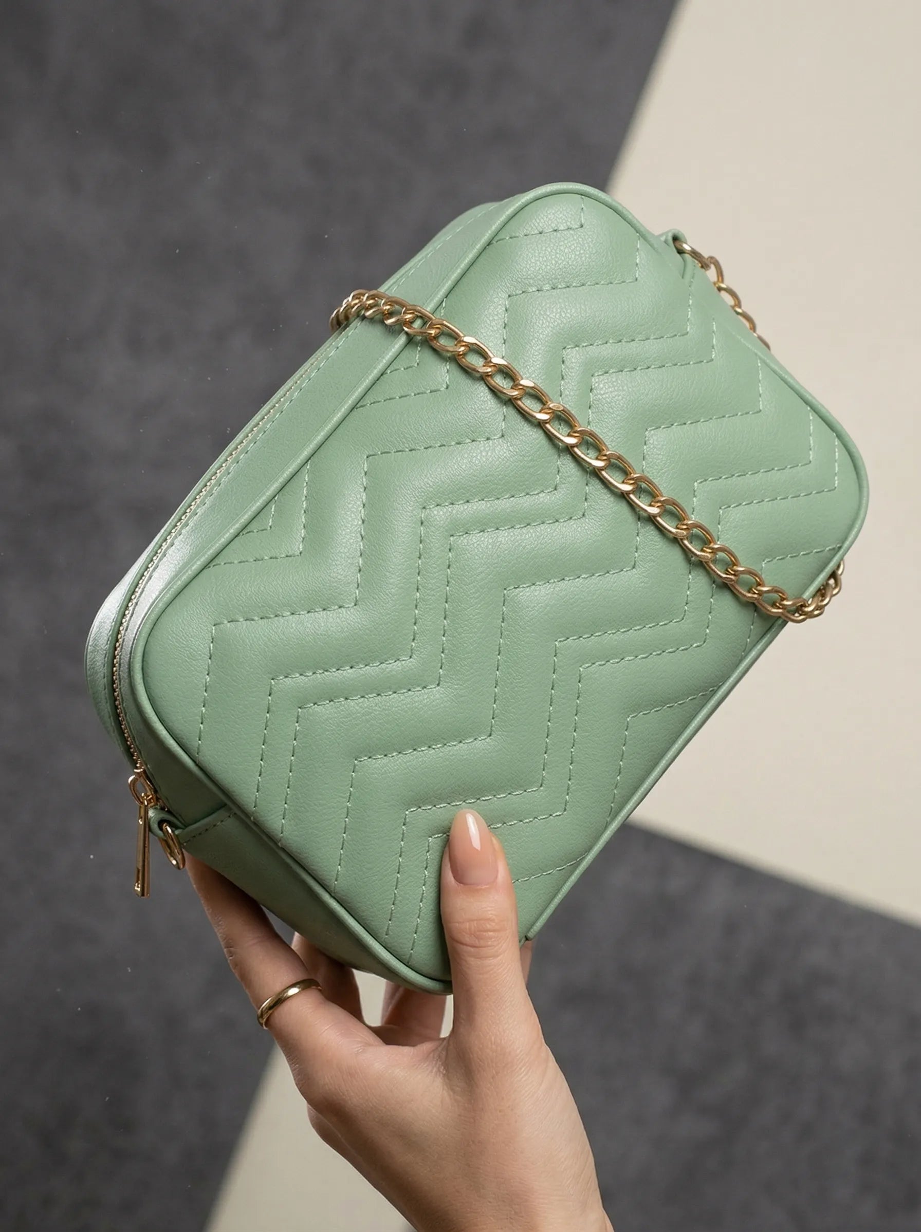 AURA  GREEN