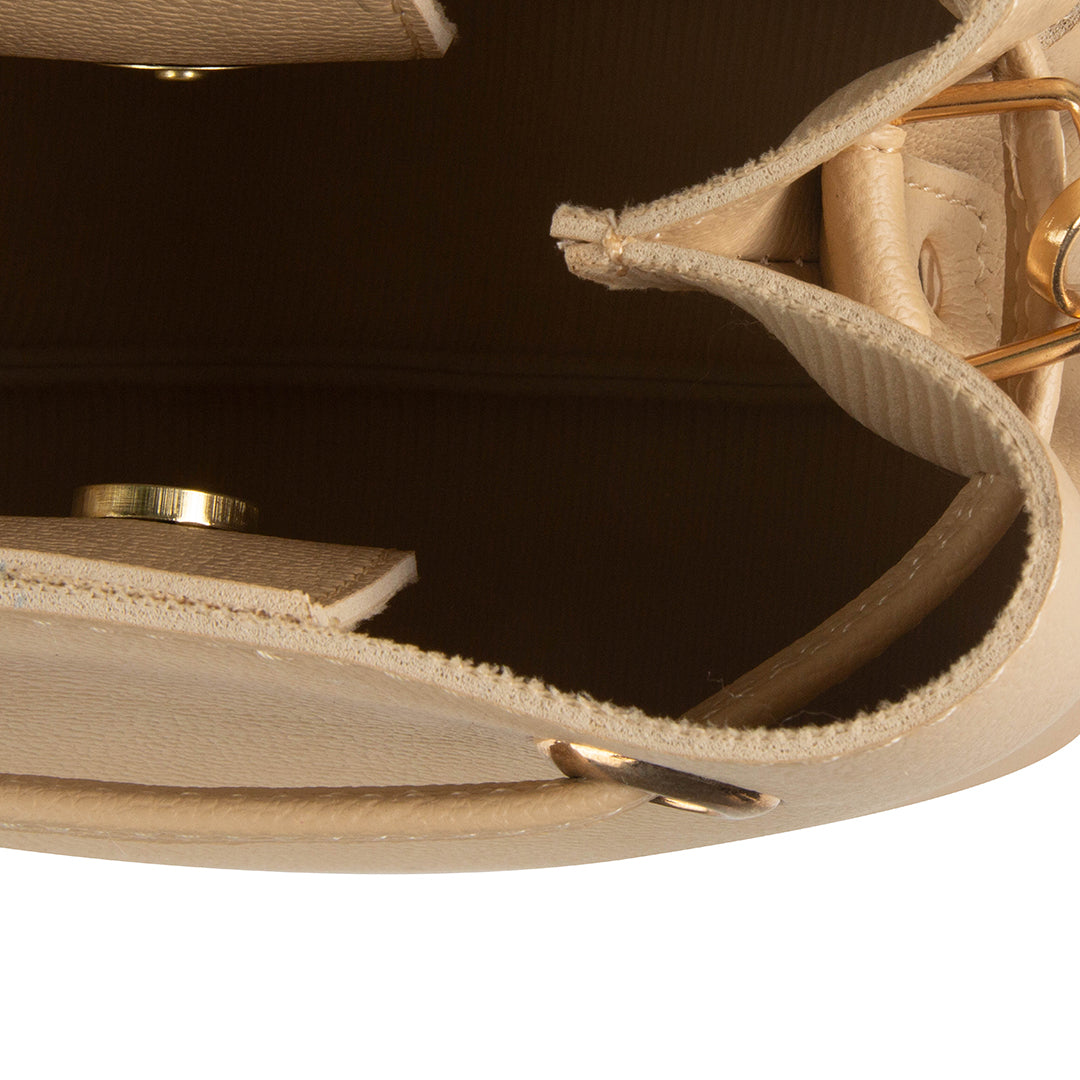 KELLY BEIGE
