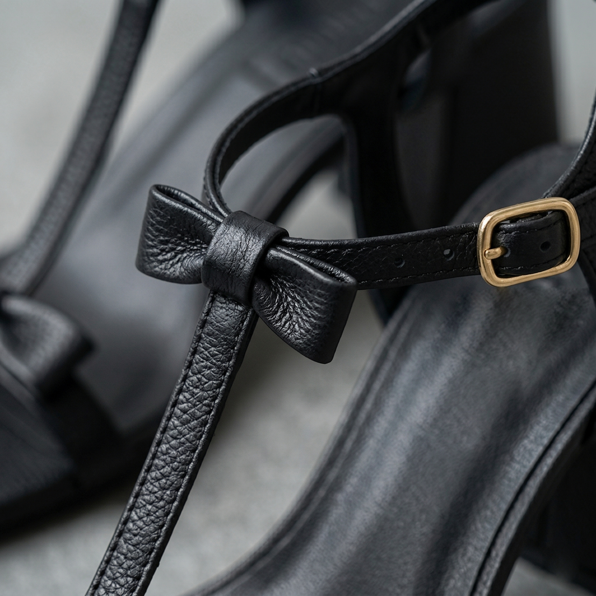 KNOT BLACK