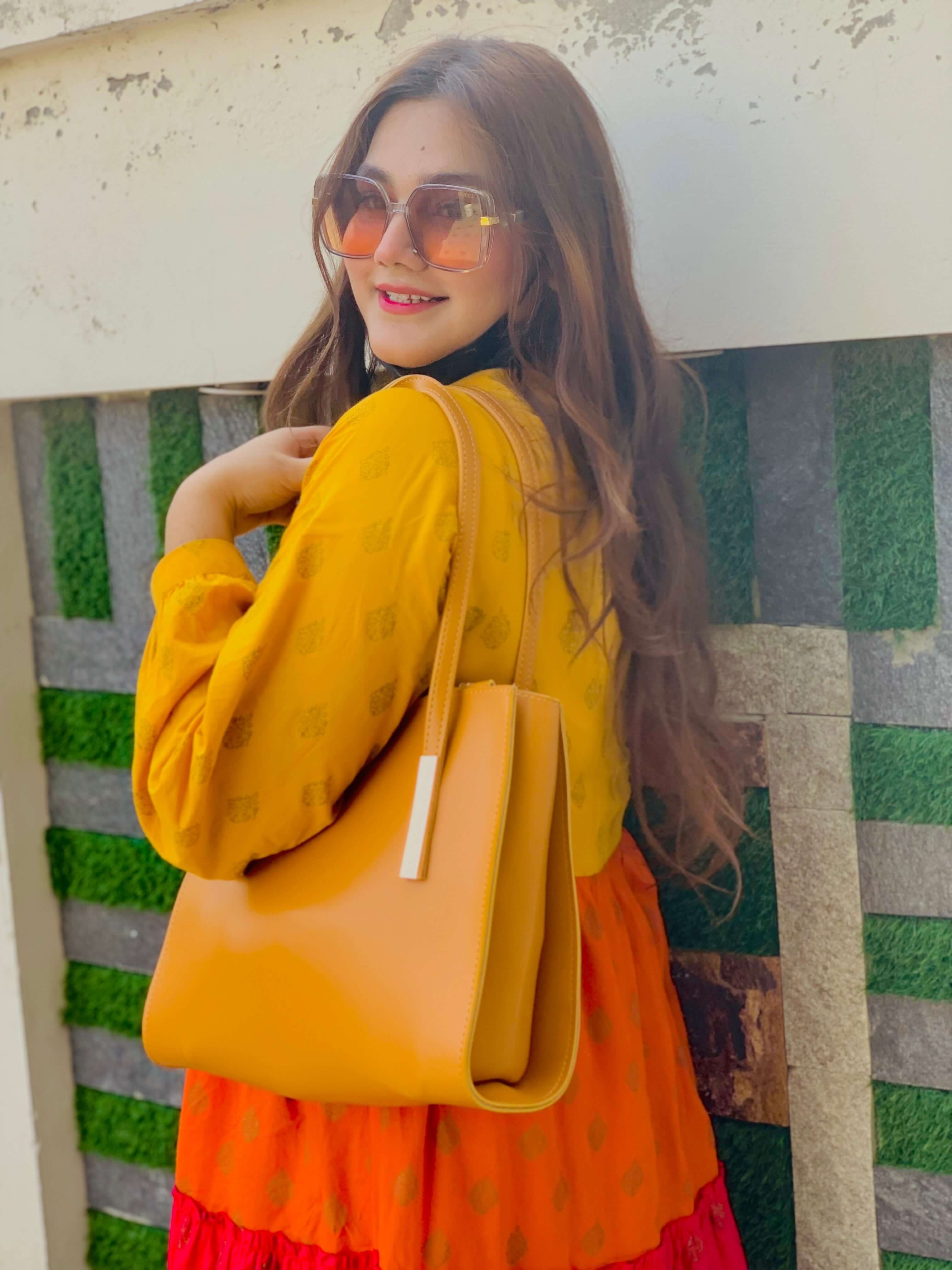 CANVA YELLOW