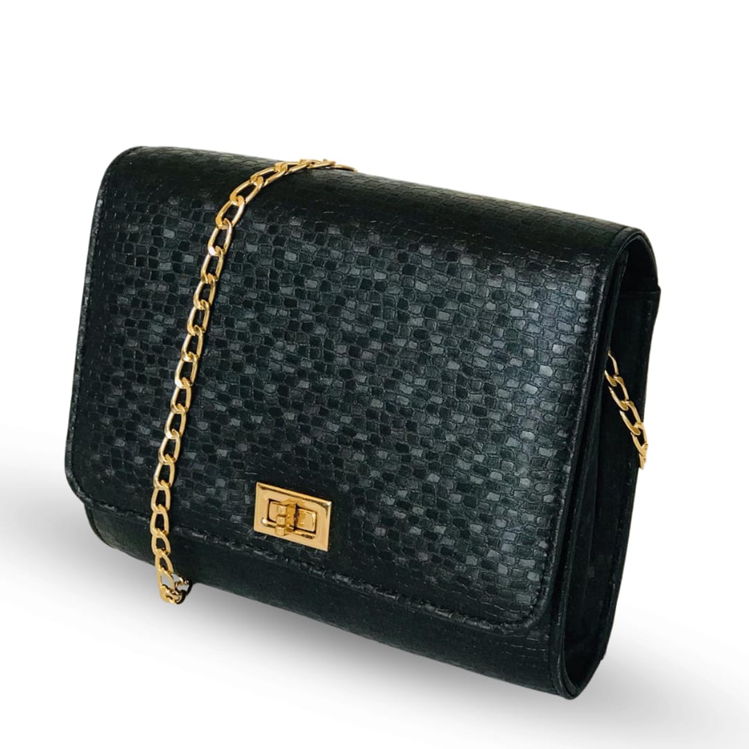 CHARM BLACK